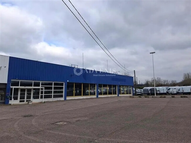 Location Commerce 800 m² à 2 400 m²