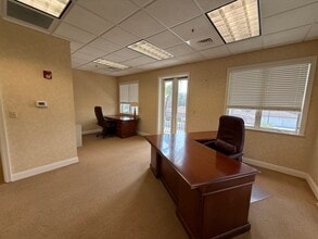 11450 SE Dixie Hwy, Hobe Sound, FL to rent Interior Photo- Image 2 of 5
