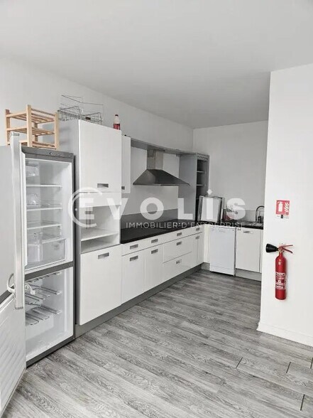 Office in Montrouge to rent - Interior Photo - Image 2 of 12