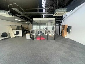 Light Industrial in Caluire-et-Cuire to rent Interior Photo- Image 2 of 10