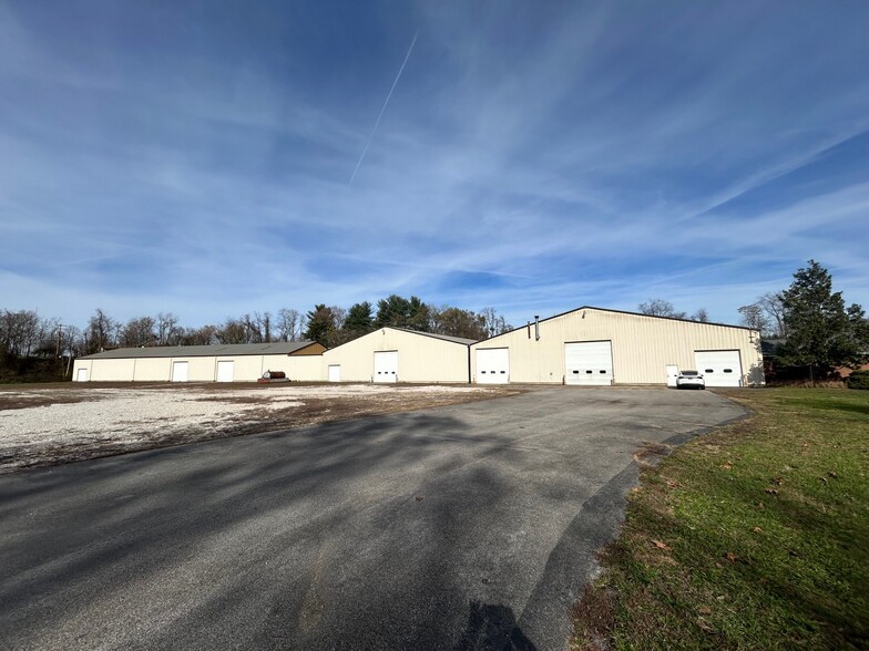 1831 Williams Hwy, Williamstown, WV for sale - Primary Photo - Image 1 of 8