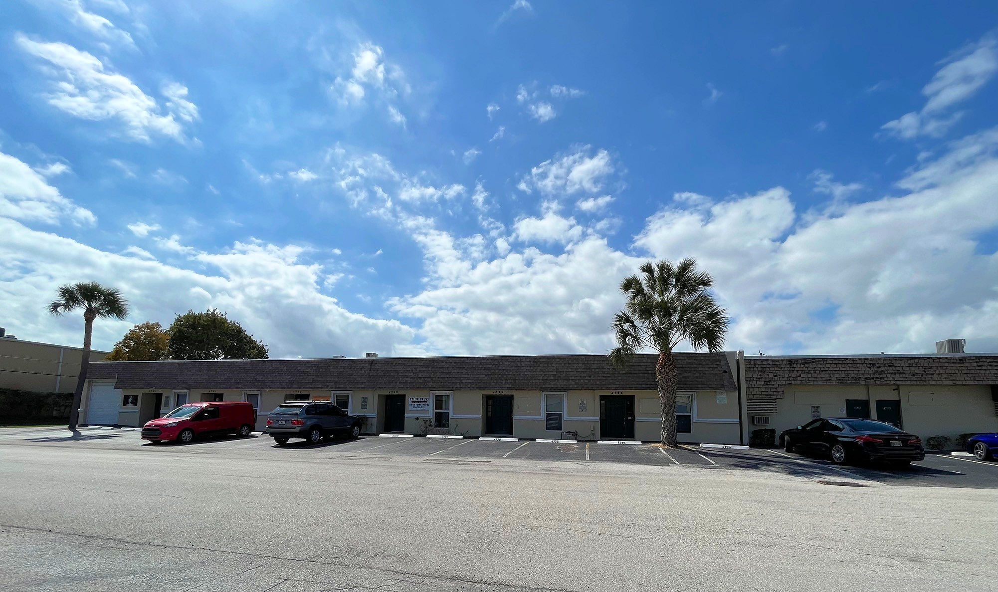 4530-4534 NE 11th Ave, Oakland Park, FL to rent Building Photo- Image 1 of 2