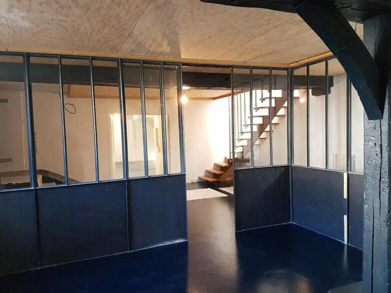 Office in Rouen to rent - Building Photo - Image 2 of 14