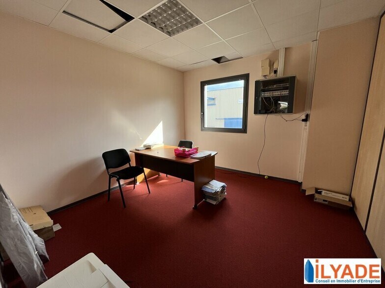 Office in Aubagne to rent - Interior Photo - Image 3 of 4