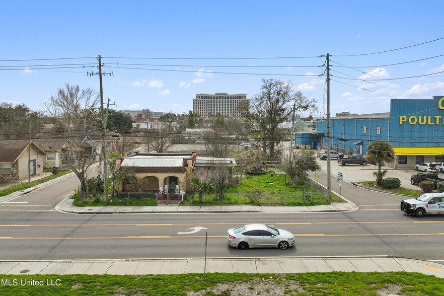 867 Division St, Biloxi, MS for sale - Primary Photo - Image 1 of 9