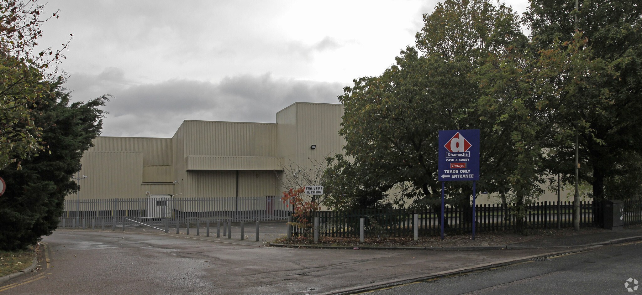 Imperial Way, Watford for sale Primary Photo- Image 1 of 1