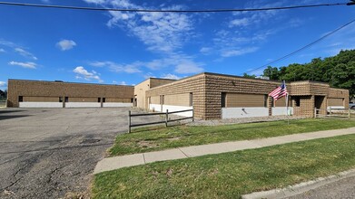 1623 Wildwood Ave, Jackson, MI for rent Building Photo- Image 1 of 5