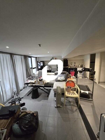 Light Industrial in Bagnolet for sale - Interior Photo - Image 2 of 5