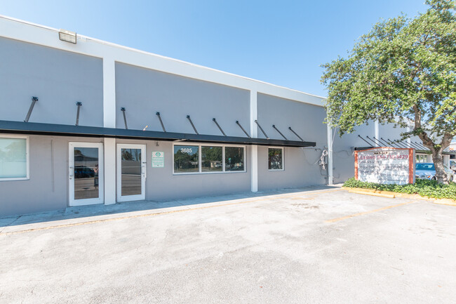 More details for 3501-3531 NW 19th St, Fort Lauderdale, FL - Office/Retail, Industrial for Rent