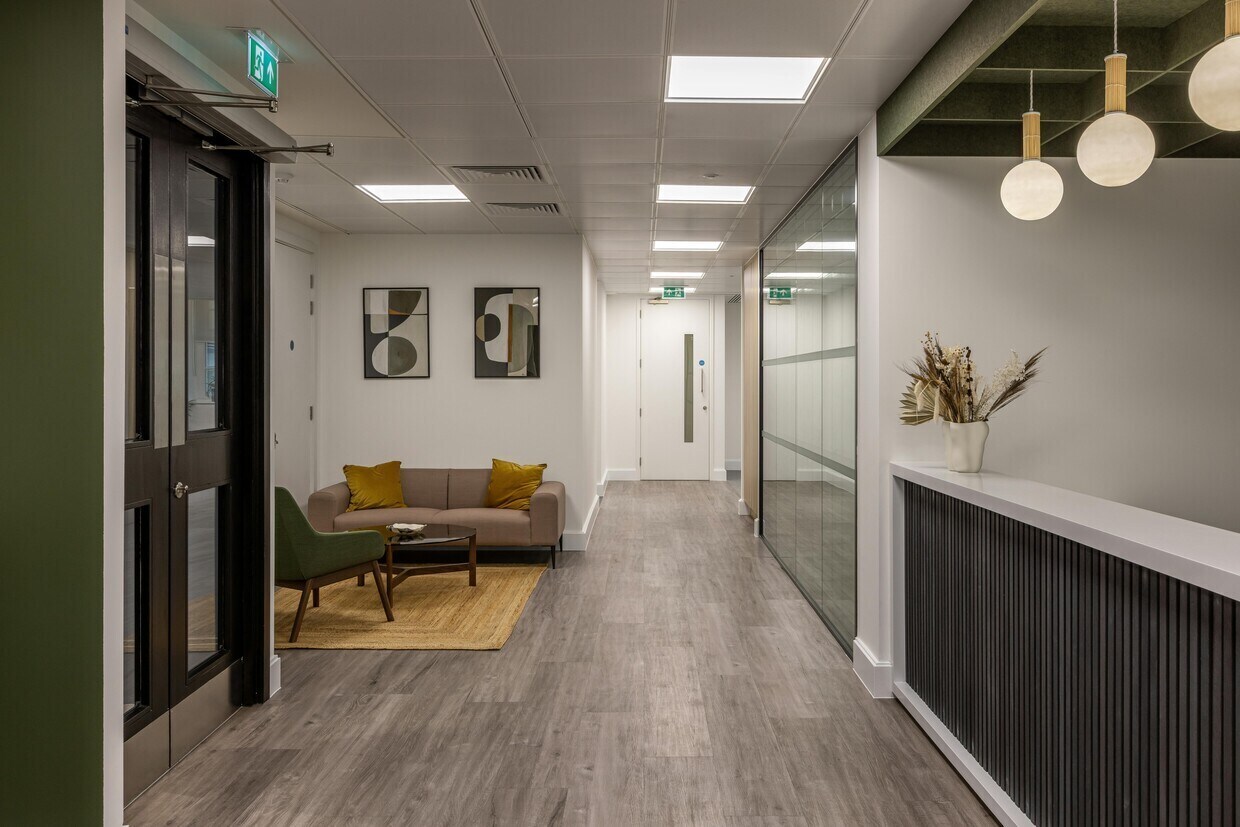 4 Matthew Parker St, London to rent Interior Photo- Image 1 of 9