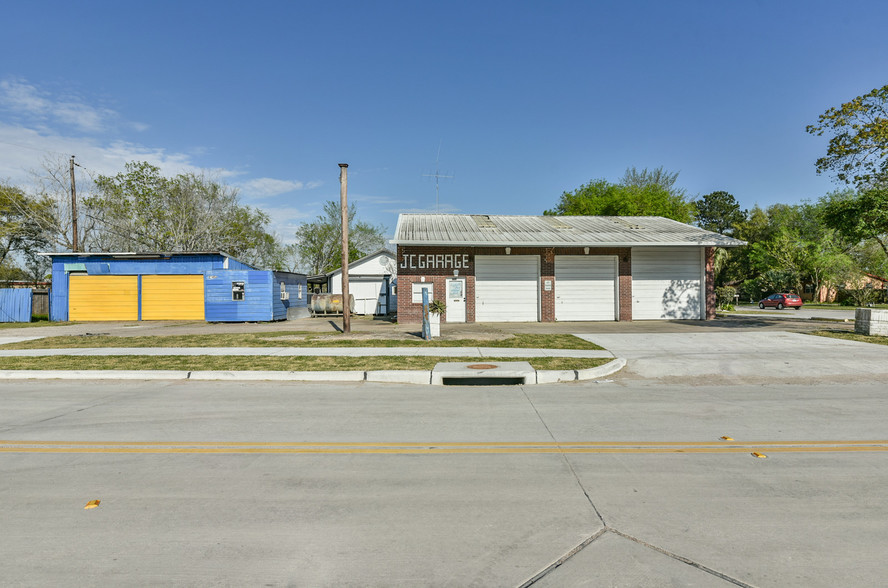 2745 Wagon Trail Rd, Pearland, TX for sale - Building Photo - Image 2 of 41