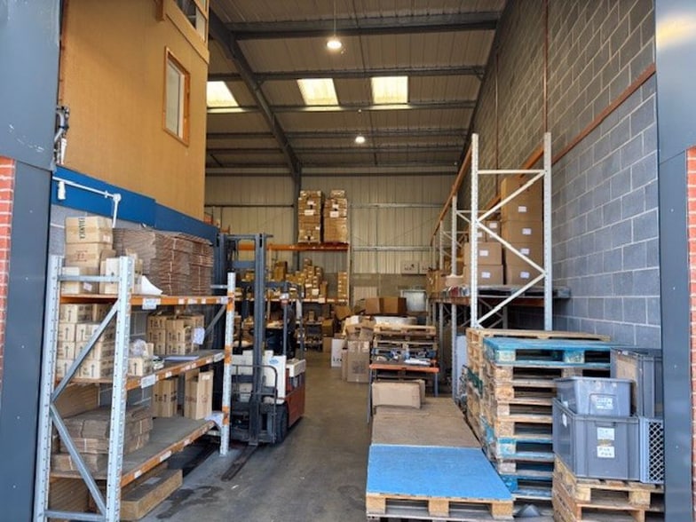 Bridgefold Rd, Rochdale for sale - Interior Photo - Image 2 of 6