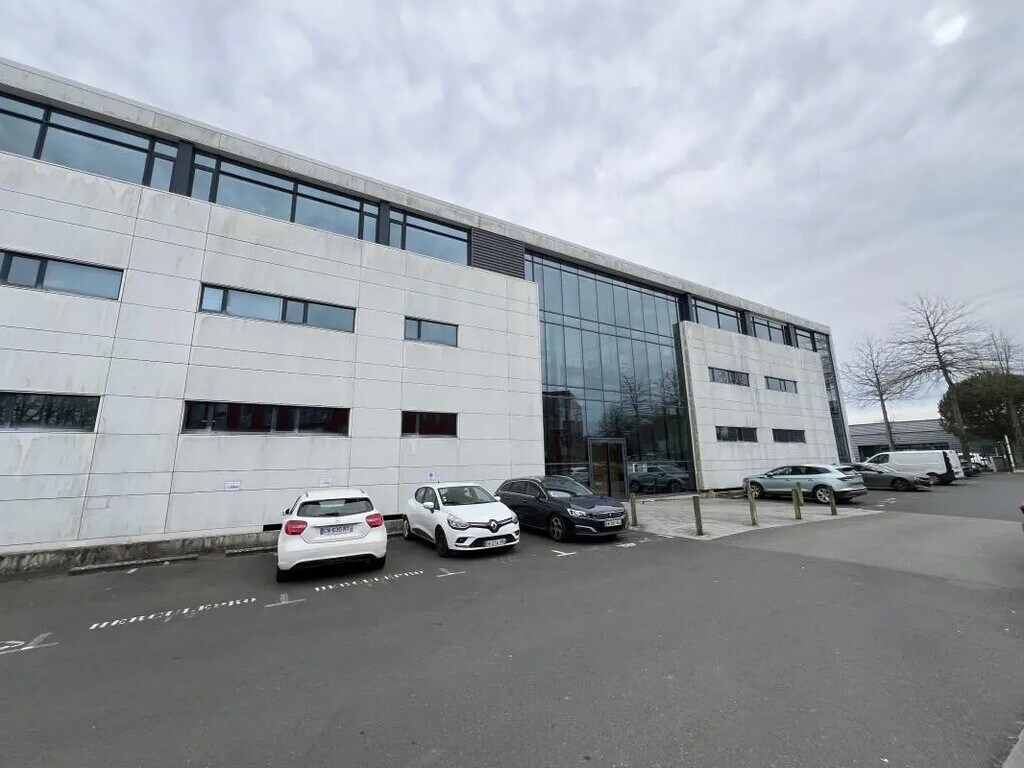 Vente Bureaux 135 m² à 451 m² - Photo 1