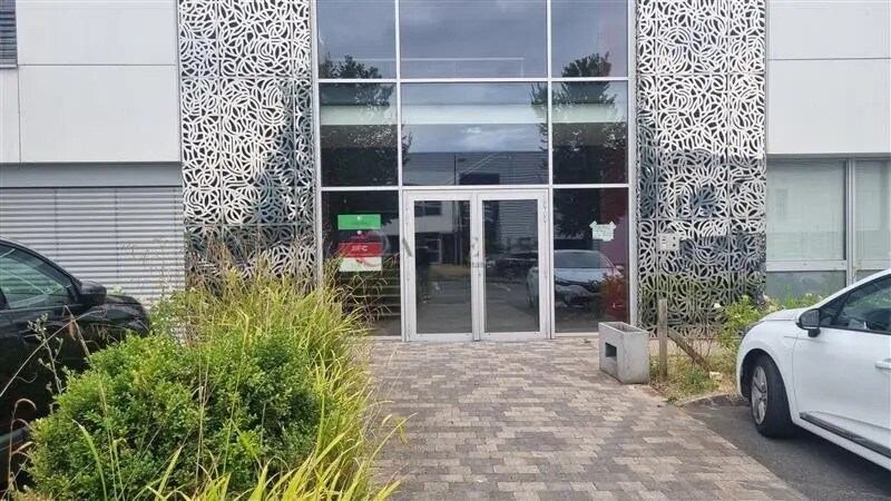 Office in Sainghin-en-Mélantois to rent - Lobby - Image 2 of 11