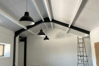 Manor Farm Yard, Upton Grey to rent Interior Photo- Image 1 of 3