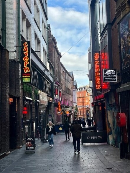 8 Mathew St, Liverpool to rent - Building Photo - Image 2 of 6