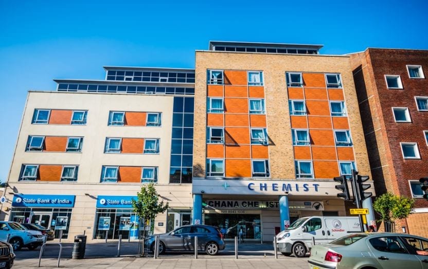 33 High St, Southall to rent - Primary Photo - Image 1 of 6