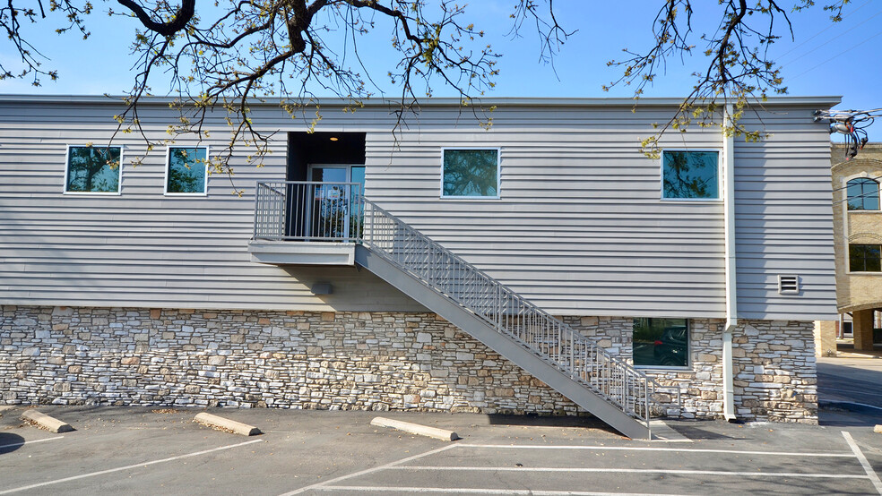 3906 N Lamar Blvd, Austin, TX for rent - Building Photo - Image 2 of 5