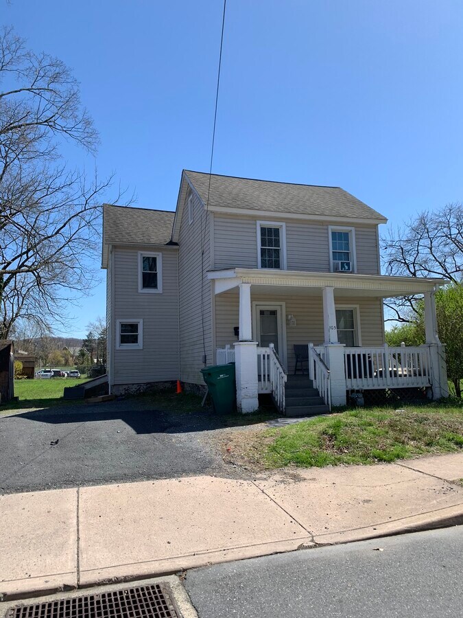 105 Lenox Ave, East Stroudsburg, PA 18301 UK