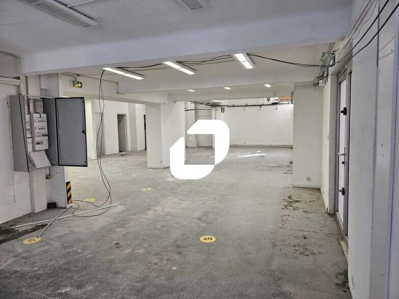 Retail in Montpellier to rent - Building Photo - Image 3 of 12