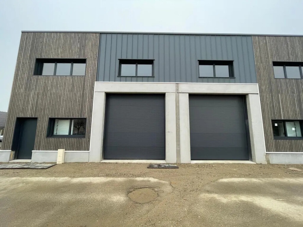 Location Local d'activités 185 m² à 925 m² - Photo 1