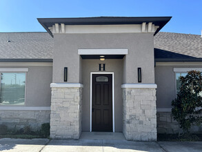 12262 Queenston Blvd, Houston, TX for rent Building Photo- Image 1 of 21