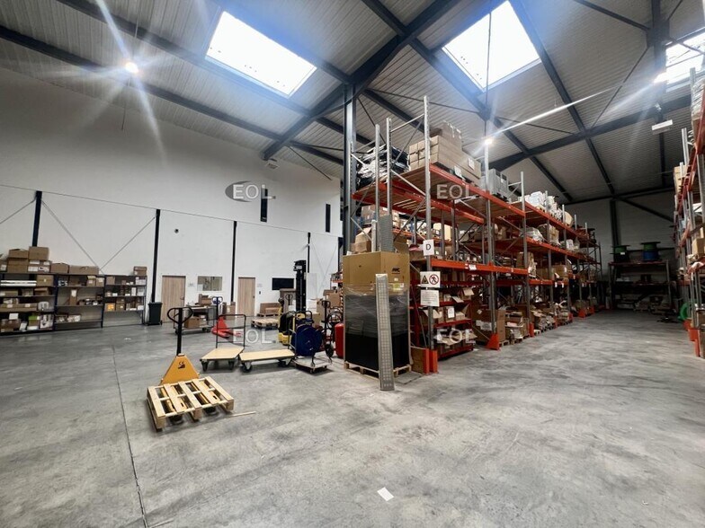 Industrial in Roissy-en-France to rent - Building Photo - Image 3 of 11