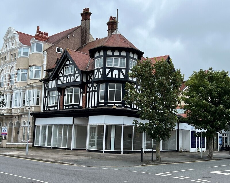 1 Mostyn Av, Llandudno for sale Primary Photo- Image 1 of 1