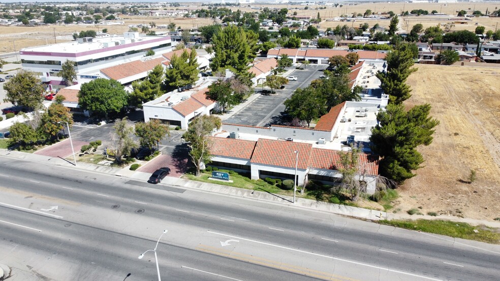 1543 E Palmdale Blvd, Palmdale, CA for rent - Building Photo - Image 1 of 6