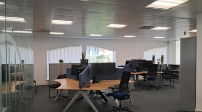 Guildford Rd, Leatherhead to rent Interior Photo- Image 2 of 6