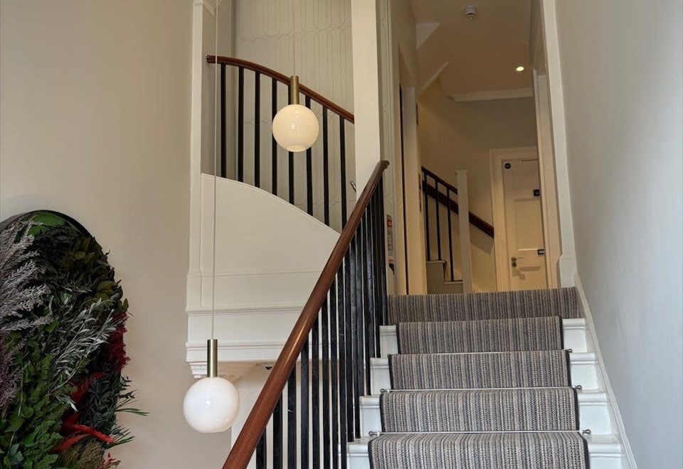 12 Upper Wimpole St, London to rent Interior Photo- Image 1 of 3