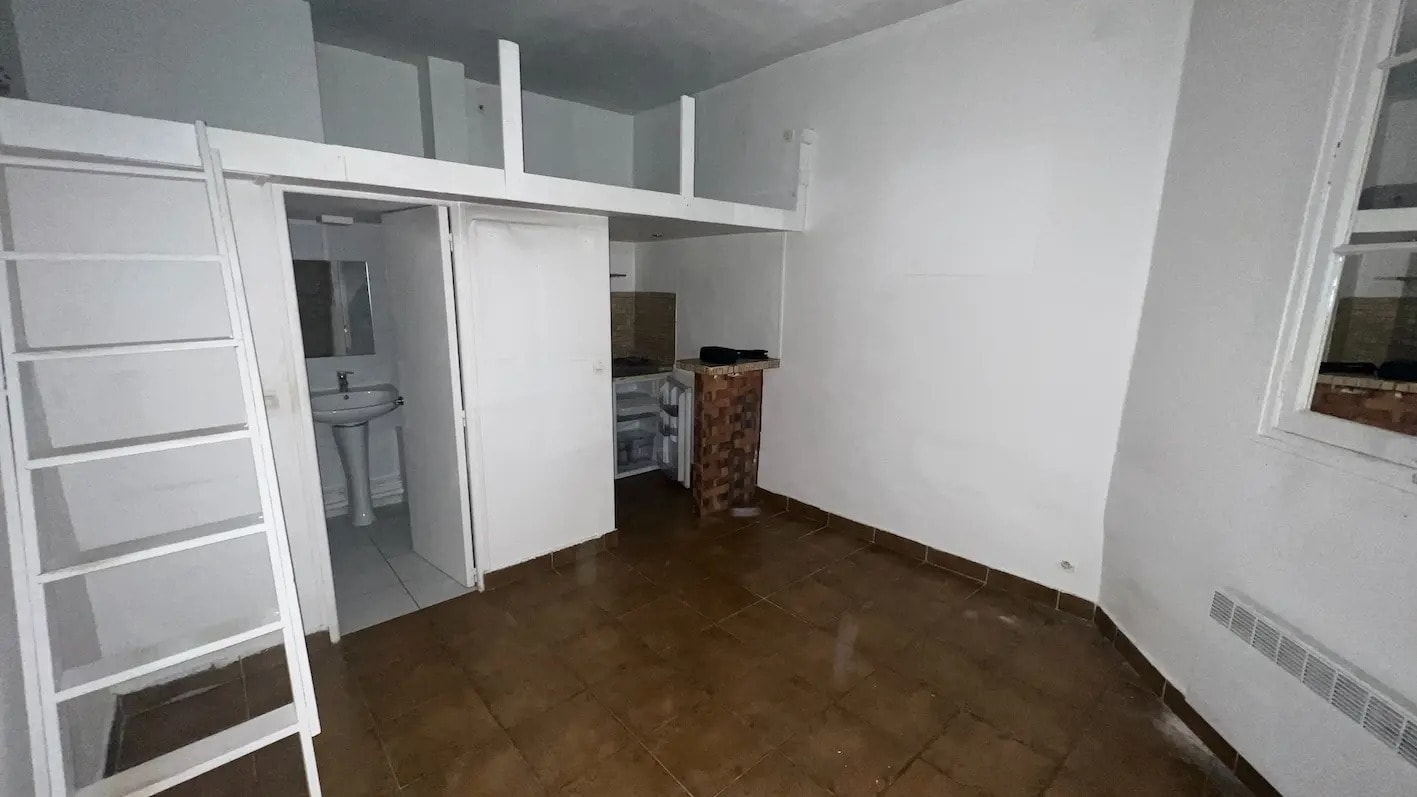 Office in Paris for sale Building Photo- Image 1 of 11