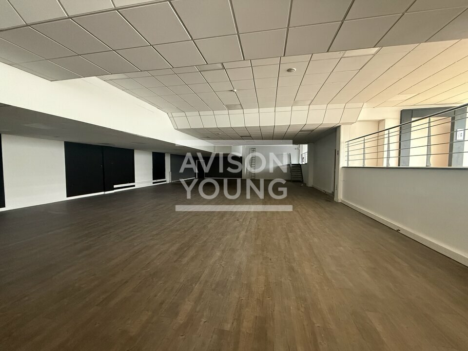 Light Industrial in LA PLAINE SAINT DENIS to rent Interior Photo- Image 1 of 7