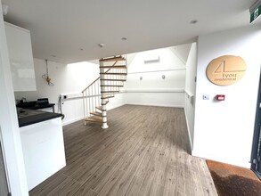 2A St Johns Hill Grove, London to rent Interior Photo- Image 2 of 6