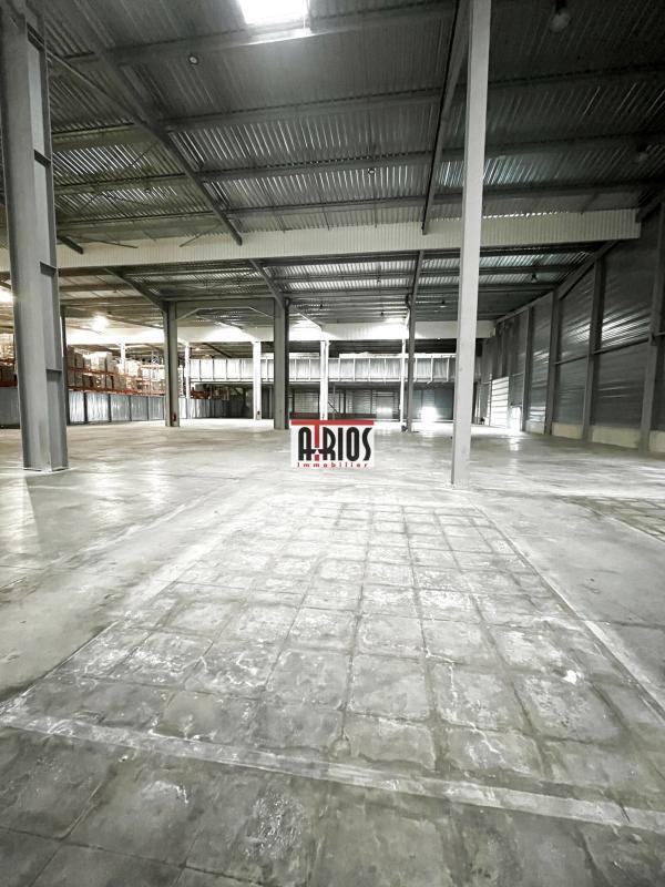 Industrial in La Crau to rent Interior Photo- Image 1 of 5