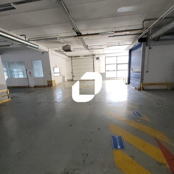 Light Industrial in Issy-les-Moulineaux to rent - Building Photo - Image 2 of 5