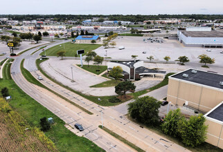 2532 Crossroads Blvd, Waterloo, IA for rent Building Photo- Image 1 of 5