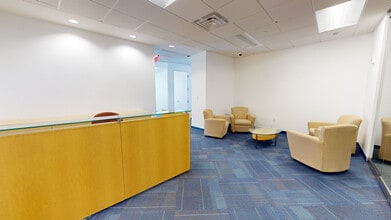 8609 Westwood Center Dr, Vienna, VA to rent Interior Photo- Image 2 of 31