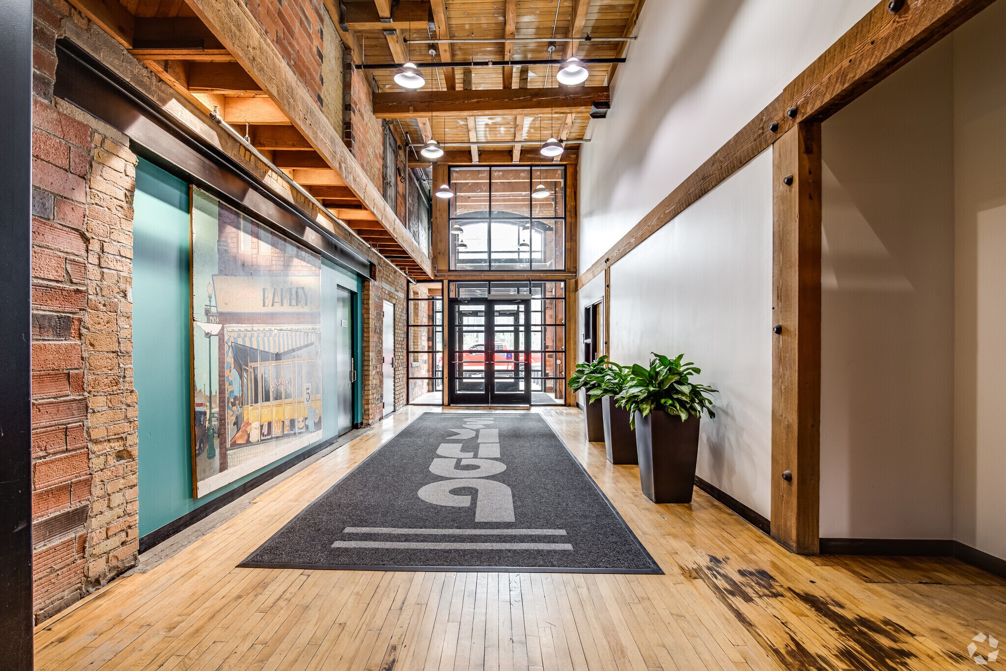 615 NE 1st Ave, Minneapolis, MN to rent Interior Photo- Image 1 of 15