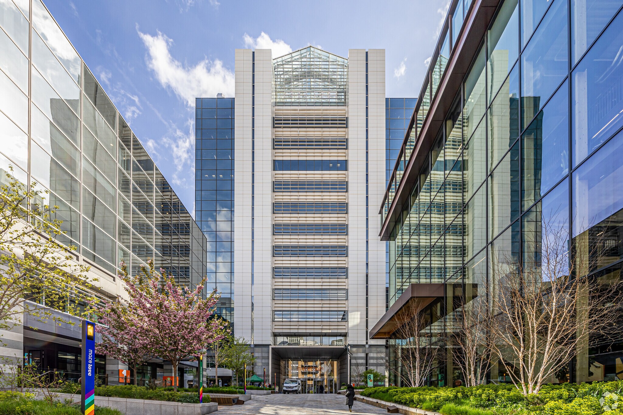 3 Thomas More Sq, London for sale Primary Photo- Image 1 of 1