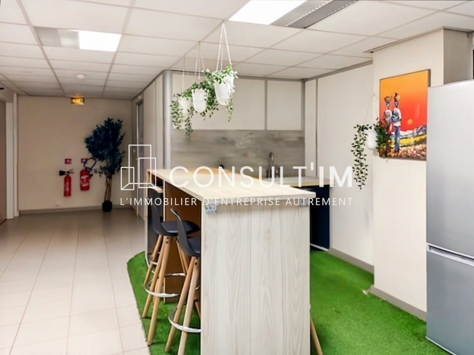 Office in Saint-Cloud for sale Interior Photo- Image 1 of 7