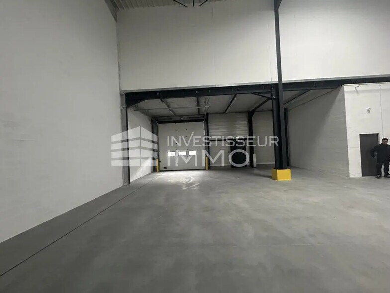 Industrial in SAINT-OUEN-L'AUMONE to rent - Interior Photo - Image 3 of 4
