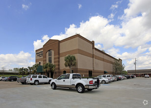 15035 Southwest Fwy, Sugar Land, TX for rent Primary Photo- Image 1 of 7