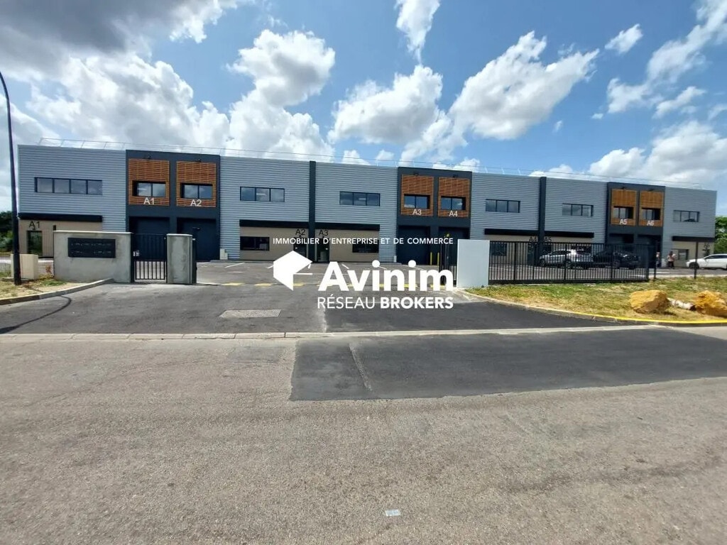 Location Entrepôt 292 m² - Photo 1