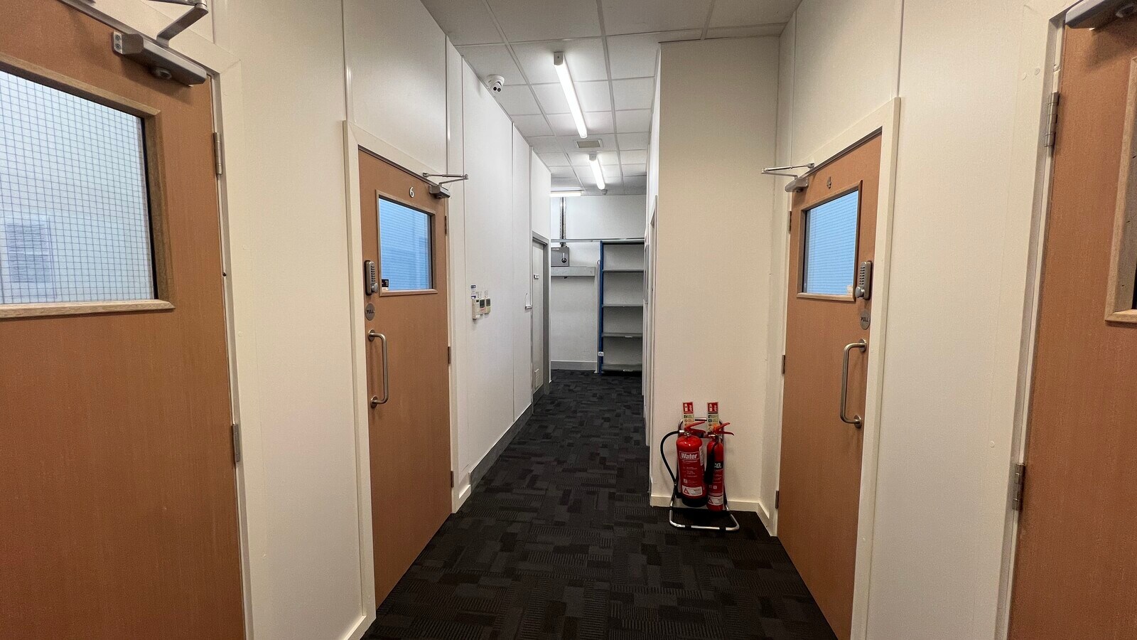 Market Pl, Romford, LND RM1 3AB - Unit 2B - - Interior Photo - Image 1 of 2