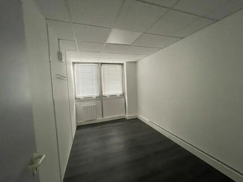 Office in Saint-Ouen-sur-Seine to rent - Interior Photo - Image 3 of 7