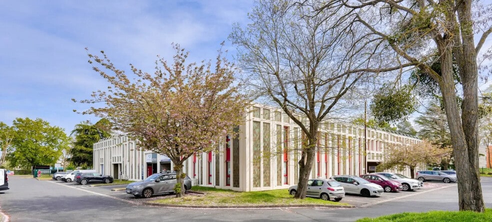 Light Industrial in Éragny to rent - Building Photo - Image 3 of 16