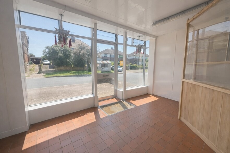 129 East St, Littlehampton for sale - Interior Photo - Image 2 of 4