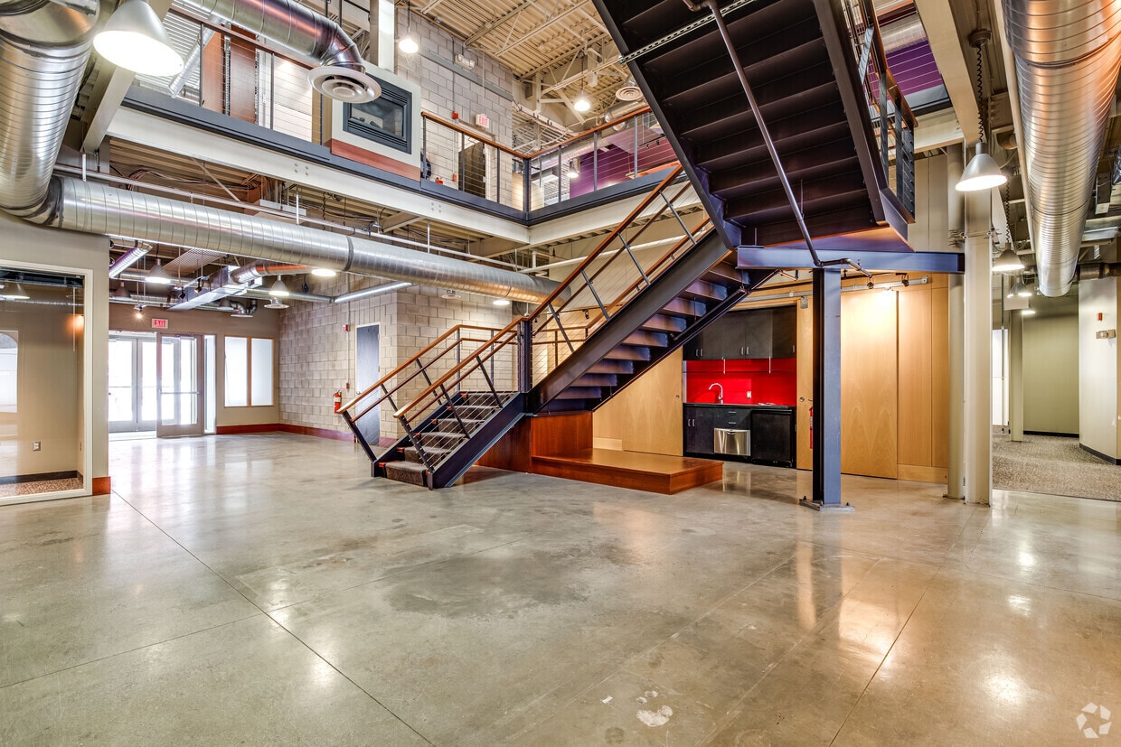 1903-1907 E Wayzata Blvd, Wayzata, MN to rent Building Photo- Image 1 of 1