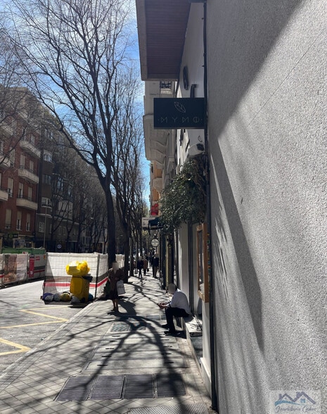 Retail in Madrid, Madrid to rent - Building Photo - Image 1 of 4